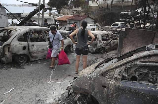 IL FUOCO AVVOLGE ATENE: DECINE DI MORTI PER GLI INCENDI, ”SEMBRA POMPEI”