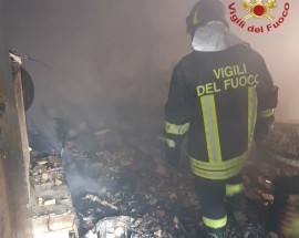 PAURA A PESCARA: INCENDIO DISTRUGGE APPARTAMENTO
