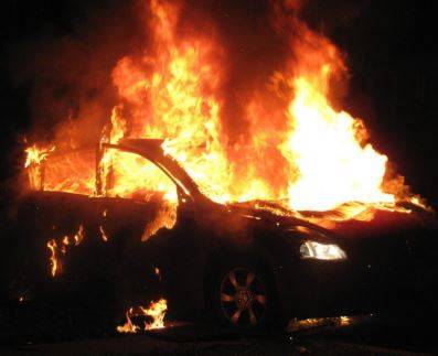 AVEZZANO: TRE AUTO IN FIAMME, IPOTESI MOVENTE PASSIONALE