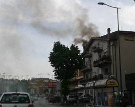 SI INCENDIA CAMINO, FUMO NERO IN VIA CORRADO IV ALL’AQUILA