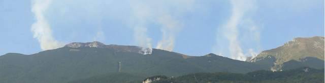 INCENDI: DOMATO ROGO CAMPO IMPERATORE MA FIAMME SVALICANO, CANADAIR A RIGOPIANO