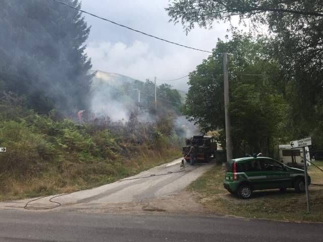 INCENDI A CAMPOTOSTO, AIELLI E CASTEL DI IERI, BOSCHI IN FUMO