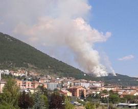 INCENDIO SAN GIACOMO: CONTINUANO OPERAZIONI DI BONIFICA
