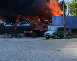 SANT’EGIDIO ALLA VIBRATA: INCENDIO IN CARROZZERIA DI VIA MEUCCI