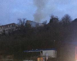 INCENDIO ALL’AQUILA: FIAMME IN VIALE DELLA CROCE ROSSA