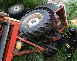 SI RIBALTA CON TRATTORE: MUORE 75ENNE A LISCIA
