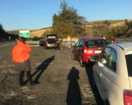 TIR PERDE PEZZO SULLA A14, COINVOLTE ALCUNE MACCHINE