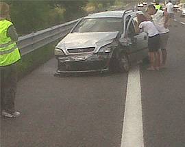 SCONTRO TRA AUTO IN A24, PAURA PER DUE BIMBI A BORDO