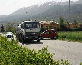 L’AQUILA: AUTO CONTRO MEZZO PESANTE SULLA SS 5, UN FERITO