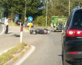 SI SCONTRA CON UN’AUTO E CADE DALLO SCOOTER, FERITO ALL’AQUILA