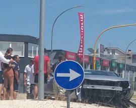 LANCIANO: INCIDENTE A VILLA MARTELLI, AUTO FINISCE SULLA ROTATORIA