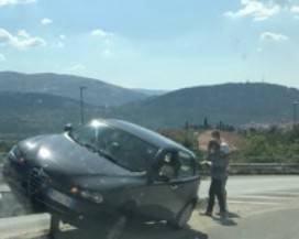 L’AQUILA: AUTO SUL GUARDRAIL ALL’USCITA DELLA SUPERSTRADA