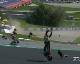 TRAGEDIA SFIORATA NELLA MOTOGP, SCONTRO-ZARCO