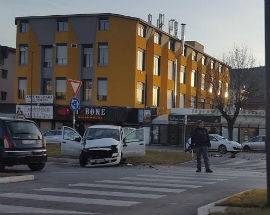 L’AQUILA: BRUTTO INCIDENTE ALLA ROTONDA DI VIALE CORRADO IV
