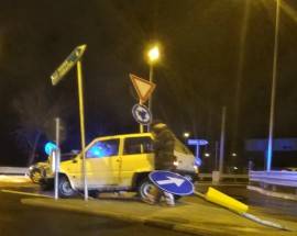 L’AQUILA: INCIDENTE SU SS17, AUTO PERDE CONTROLLO ALLA ROTATORIA DI ONNA