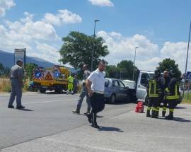 L’AQUILA: SCONTRO AUTO-FURGONE AL BIVIO ONNA, FERITO IN OSPEDALE