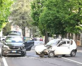 L’AQUILA: INCIDENTE A PORTA NAPOLI, FERITO TRASPORTATO IN OSPEDALE