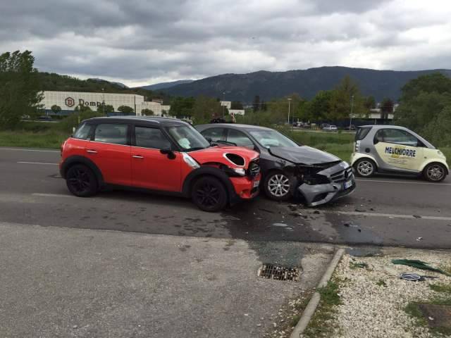 INCIDENTE FRONTALE TRA AUTO IN VIA SARAGAT ALL’AQUILA
