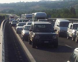 INCIDENTE SULLA TERAMO MAREDECINE DI AUTO IN CODA