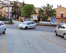 L’AQUILA: AUTOMOBILISTI INCIVILI A BAZZANO,  DISAGI AL TRAFFICO