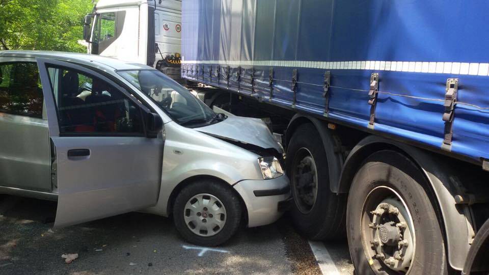 L’AQUILA: BRUTTO INCIDENTE SULLA SS17 TRA TIR E DUE AUTO