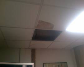L’AQUILA: PIOVE DENTRO PALAZZO SILONE, INFILTRAZIONI DAL SOFFITTO