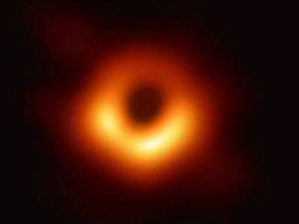 PRIMA FOTOGRAFIA AD UN BUCO NERO, UN RUOLO ANCHE PER L’INFN DELL’AQUILA