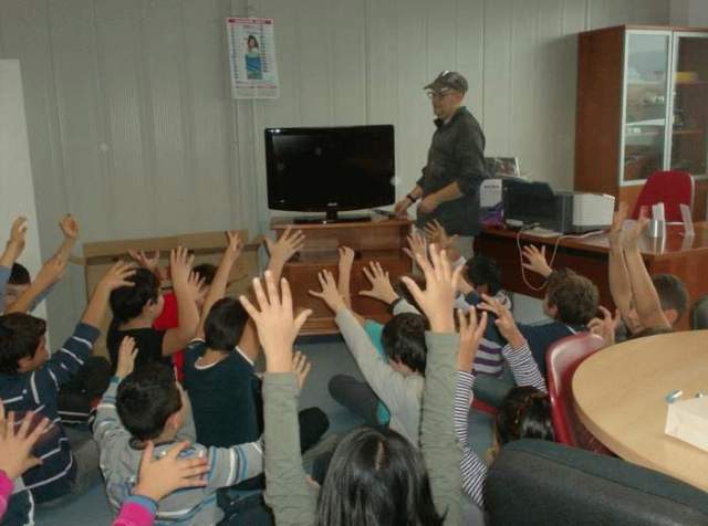 L’AQUILA: ASSOCIAZIONE DONA TV E LETTORE DVD A SCUOLA ”RODARI”