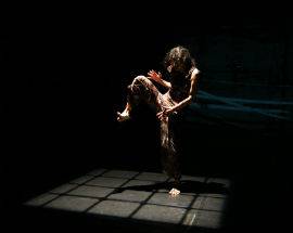 DANZA: GINO ODOARDI PORTA IN SCENA IN-HABIT AL MUNDA DELL’AQUILA