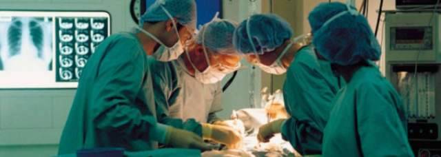 PROTESI GINOCCHIO: INTERVENTO CHIRURGIA ORTOPEDICA CON ”NAVIGATORE” A PENNE