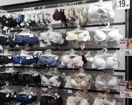 RUBA ABBIGLIAMENTO INTIMO, 40ENNE IN MANETTE A PESCARA