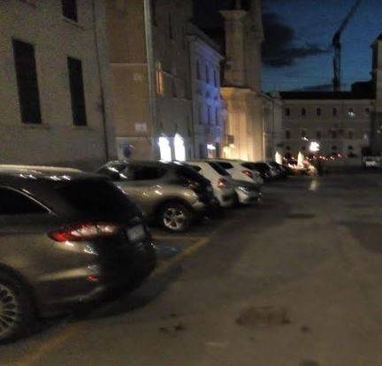 L’AQUILA: LA DENUNCIA, ”L’ISOLA PEDONALE IN CENTRO NON VIENE RISPETTATA!”