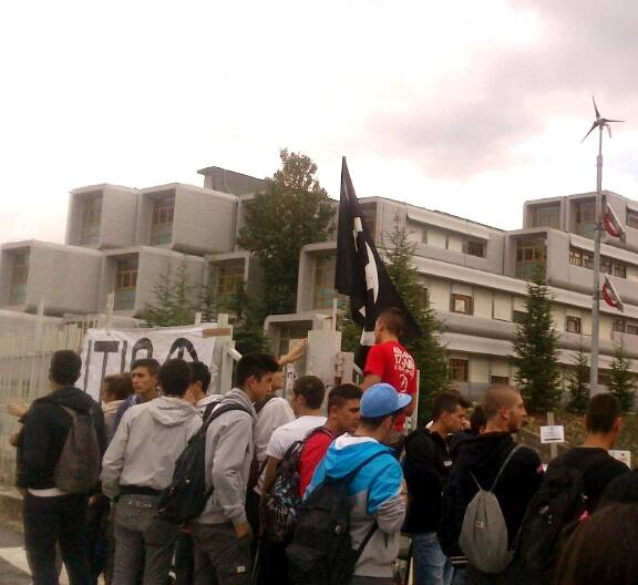 L’AQUILA: ITIS OCCUPATO, DOMANI MANIFESTAZIONE DEL BLOCCO STUDENTESCO