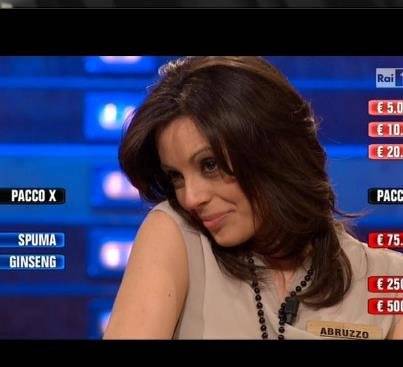 GIOVANE DI PESCINA VA IN TV E VINCE 20 MILA EURO AI ”PACCHI” DI ‘AFFARI TUOI’