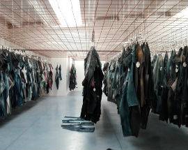 A CORROPOLI 5MILA JEANS APPESI PER RACCONTARE LA STORIA DEL DENIM