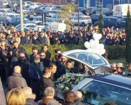 PESCARA: FUNERALI IN ABITO DA SPOSA PER JENNIFER STERLECCHINI, POI FIACCOLATA