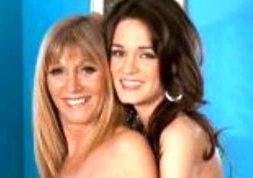 PORNO CON MADRE E FIGLIA: SCENE DI SESSO CLICCATISSIME SUL WEB