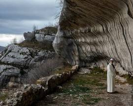 ”THE NEW POPE”: JOHN MALCOVICH NELL’EREMO SANTO SPIRITO A MAJELLA
