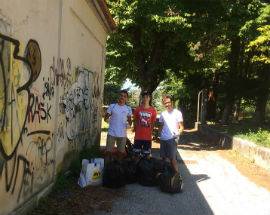 ”JU PARCHETTO CON NOI”: GIOVANI AQUILANI RIPULISCONO GLI SPAZI COMUNI, ”PER LA RINASCITA DELLA CITTA”’