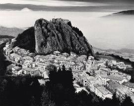 FOTOGRAFIA: ESPOSIZIONE DI MICHAEL KENNA A LORETO APRUTINO