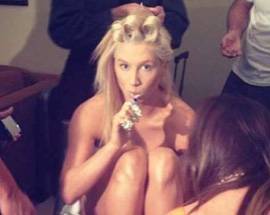REGGISENO CON DENTI DEI FAN, L’IDEA STRAVAGANTE DELLA CANTANTE KESHA