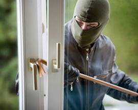 CASTELLAFIUME: DONNA 80ENNE AGGREDITA E DERUBATA IN CASA
