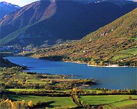 PARCO NAZIONALE D’ABRUZZO: DA OGGI TORNA BALNEABILE IL LAGO DI BARREA