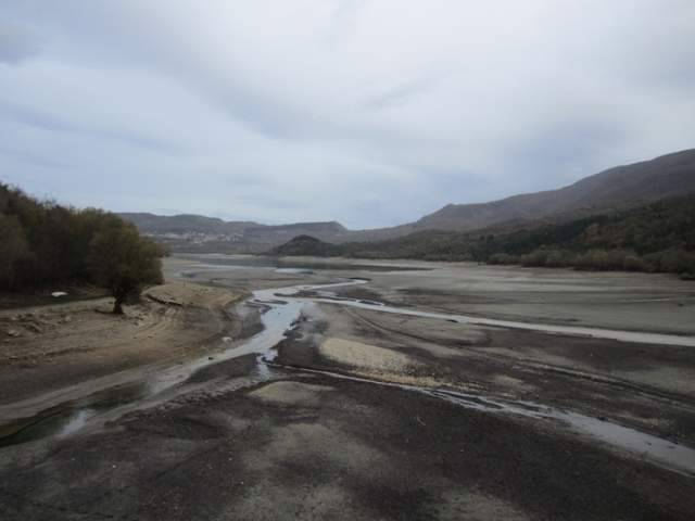 LAGO DI BARREA COME UNA POZZANGHERA, ALLARME WWF MA SUCCEDE OGNI ANNO