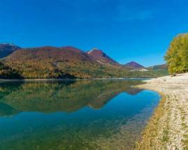 SPIAGGIA ”LA GRAVARA” SULLE SPONDE DEL LAGO DI BARREA E’ TRA LE PIU’ BELLE D’ITALIA
