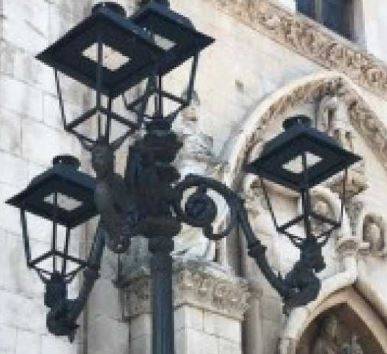 SULMONA: PD, ”LAMPADE ANTICHE TORNINO SUBITO AL LORO POSTO”