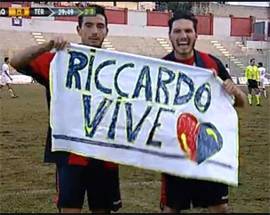 MORTE POLLICE: I GIOCATORI DELL’AQUILA CALCIO LO RICORDANO AL GOL