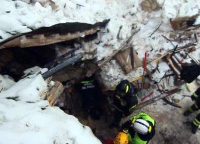 LA LAZIO RICORDA TRAGEDIA DI RIGOPIANO: LA PICCOLA GAIA IN CAMPO CON I GIOCATORI