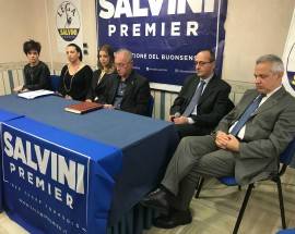 ELEZIONI: LEGA, FOLLA A PESCARA PER CANDIDATI, C’E’ ANCHE IL NO EURO BAGNAI