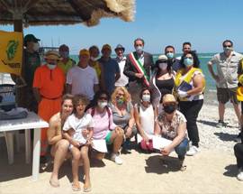 FOSSACESIA, I VOLONTARI PULISCONO LA SPIAGGIA DELLA FUGGITELLA